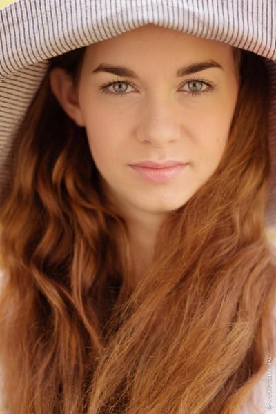 Заросшая волосатая писька худой ню модели